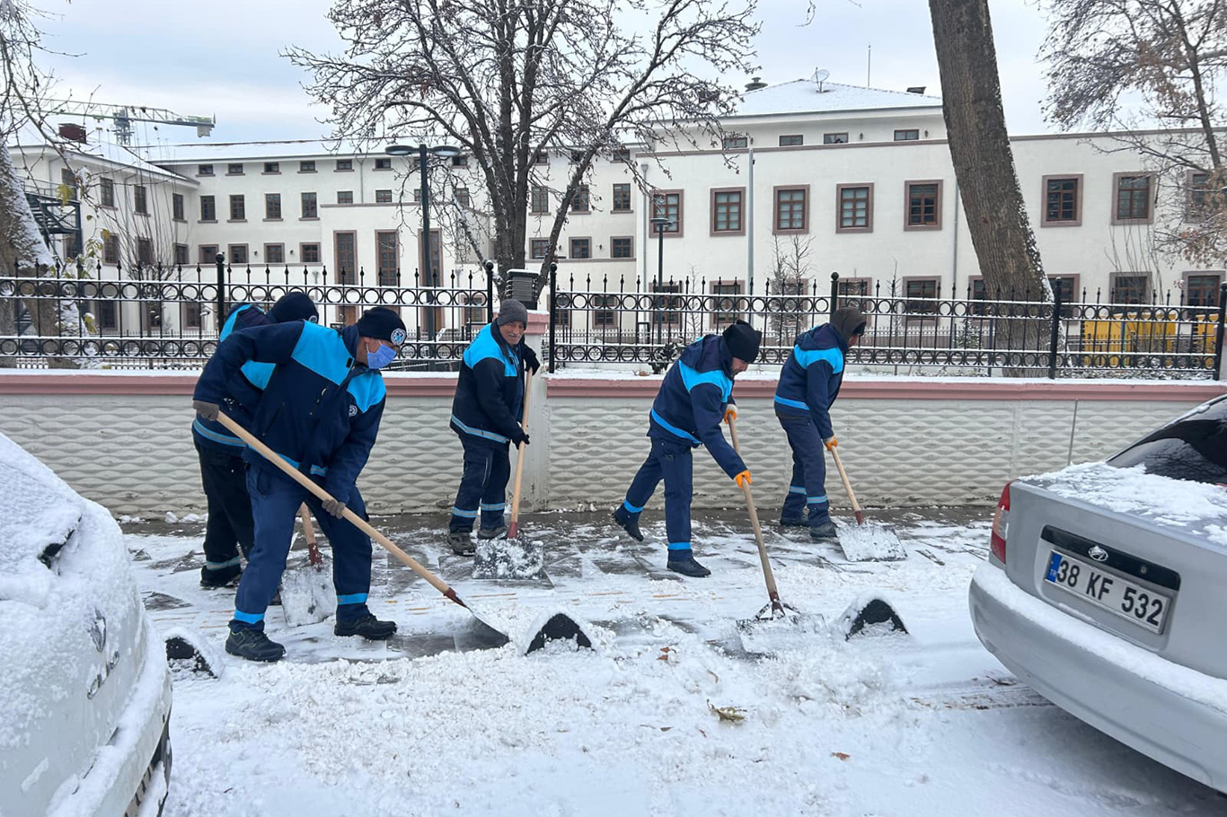 Battalgazi'de karla mücadele sürüyor