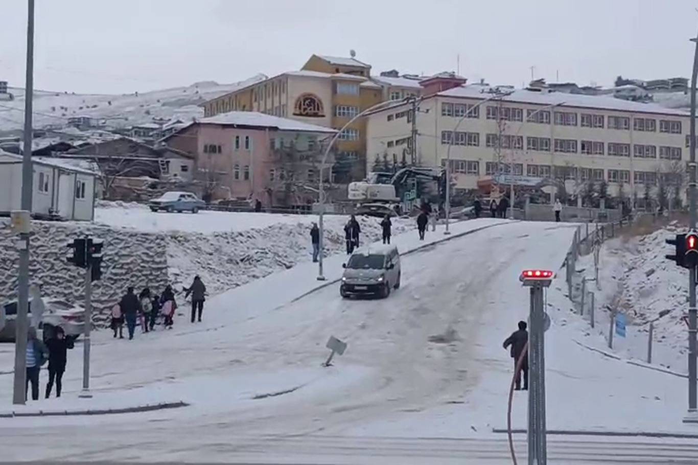 Malatya'da gizli buzlanma kazalara yol açtı