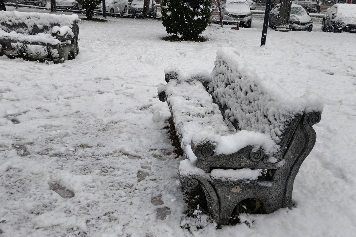 Batman’da okul çıkışında öğrencilerden kar sevinci