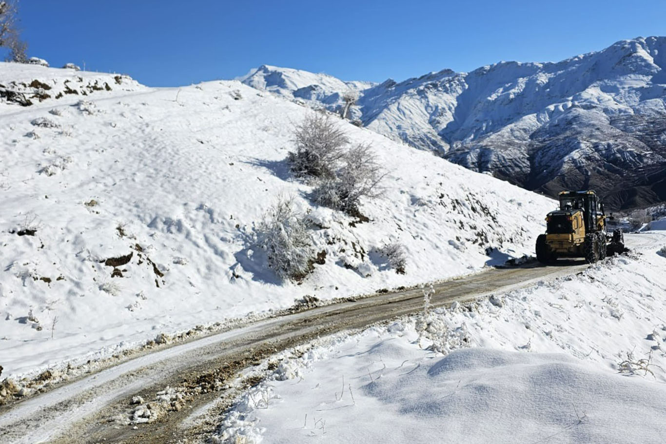 Batman'da kar nedeniyle 20'den fazla köy yolu kapandı