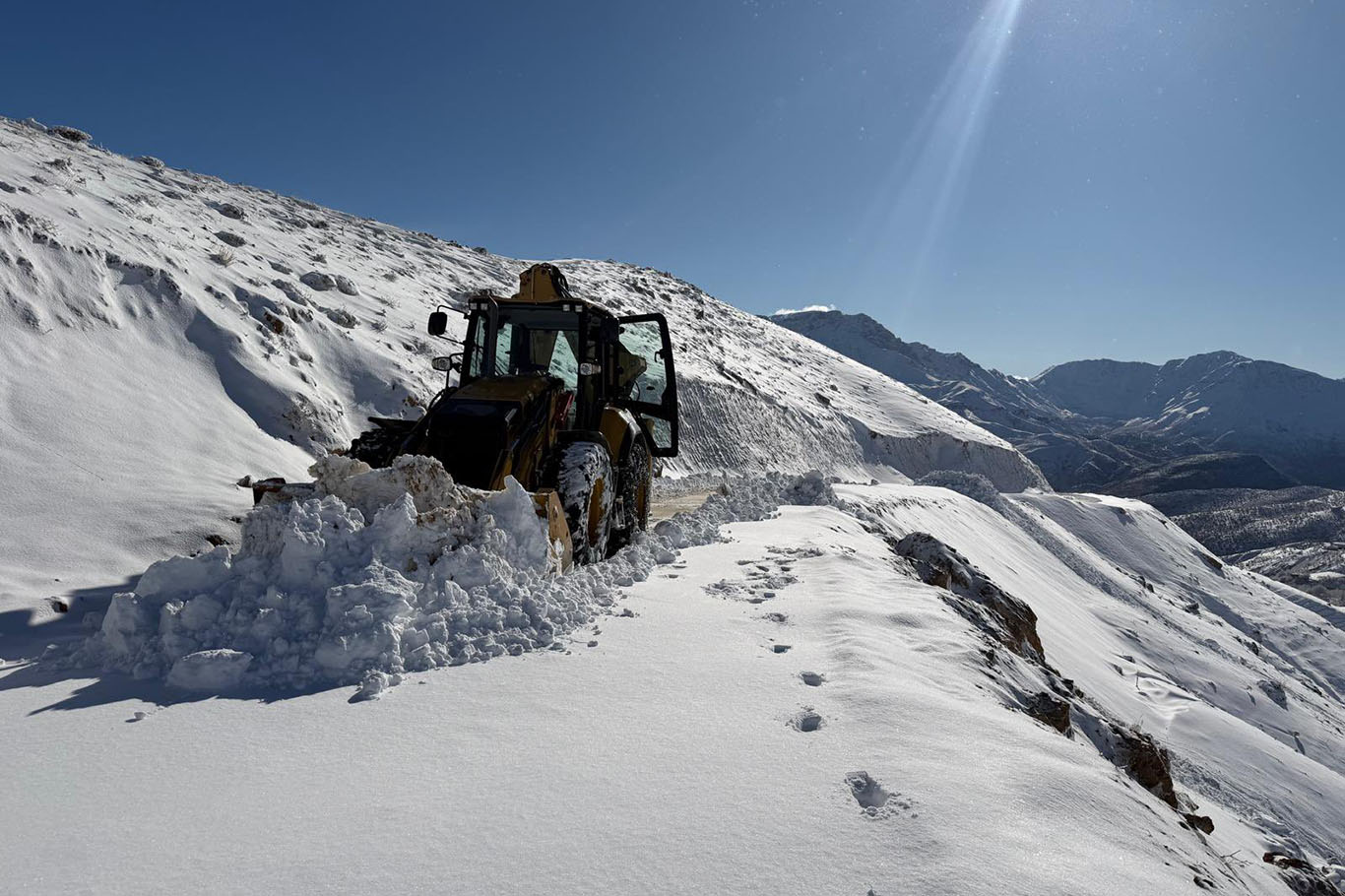 Batman'da kar nedeniyle 20'den fazla köy yolu kapandı