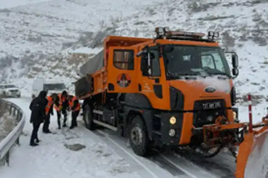 Batman'da kar nedeniyle 20'den fazla köy yolu kapandı