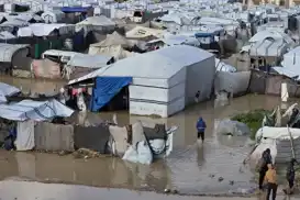 البرد والأمطار يفاقمان الكارثة الإنسانية في غزة