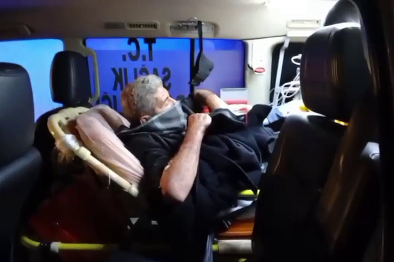 Siirt’te hasta vatandaş, ambulans ve mahsur kalan araçlar kurtarıldı