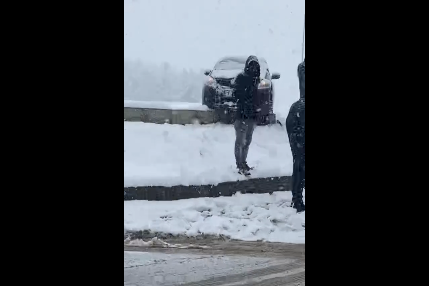 Diyarbakır'da yoğun kar ve buzlanma nedeniyle trafik kazası