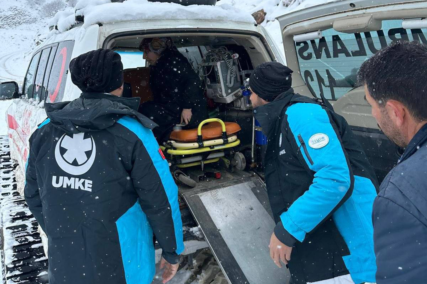 Yoğun kar yağışında UMKE’den hayat kurtaran müdahale