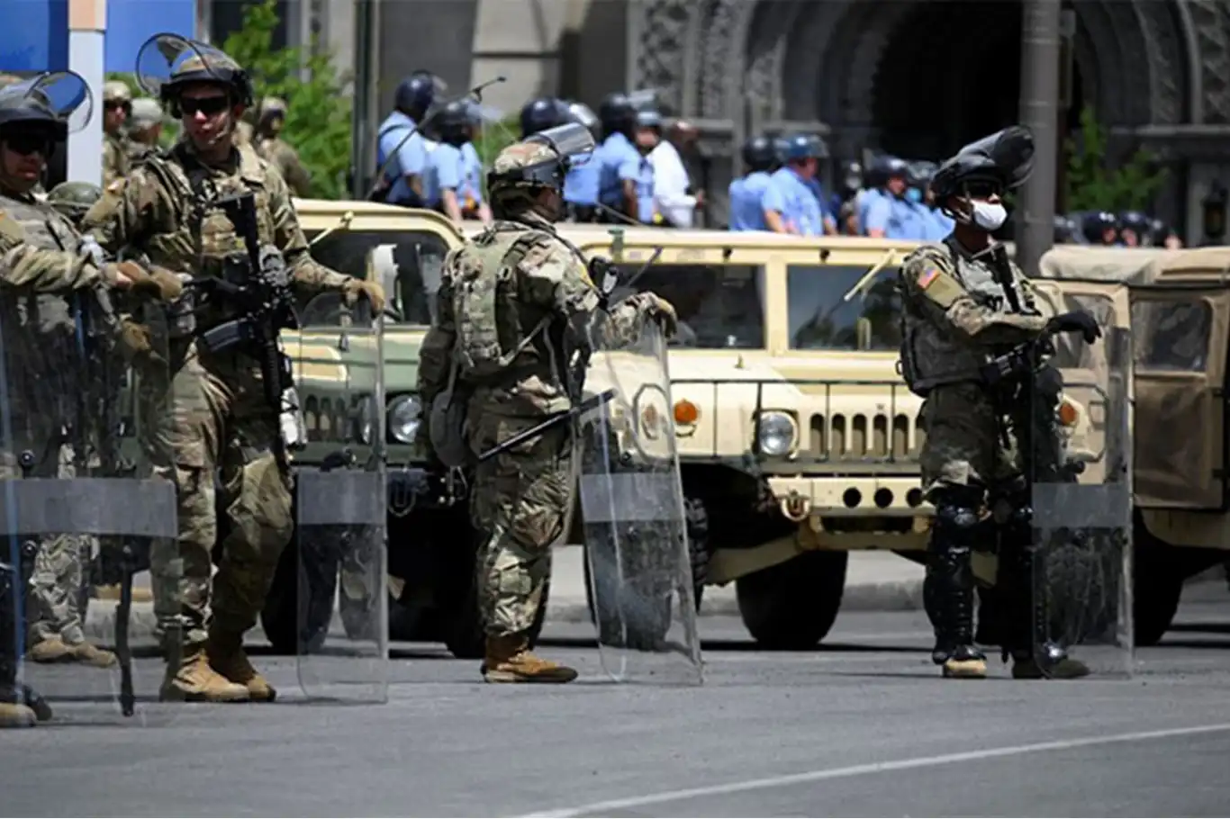 Washington’daki saldırının ardından tüm ulusal muhafızlar silahlandırıldı