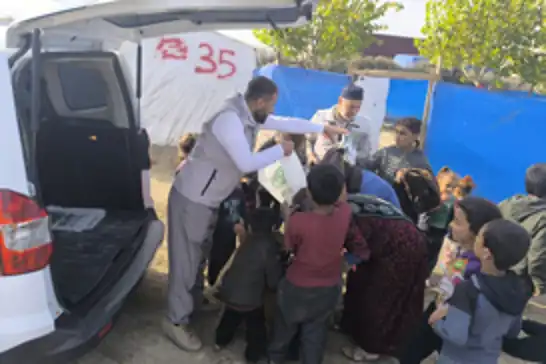 Tarsus Umut Kervanı Derneği’nden Suriyeli ailelere kışlık giysi desteği