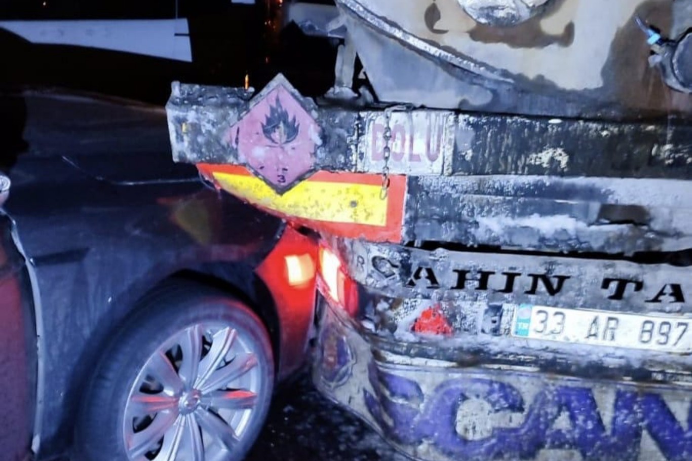 Ji ber rêya şimitokî li Mêrdînê 7 wesayît bi zîncîrî li hev ketin