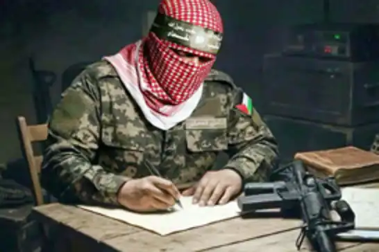 برادر شهید ابوعبیده سخن گفت: او فقط یک سخنگو نبود، صدای امت بود