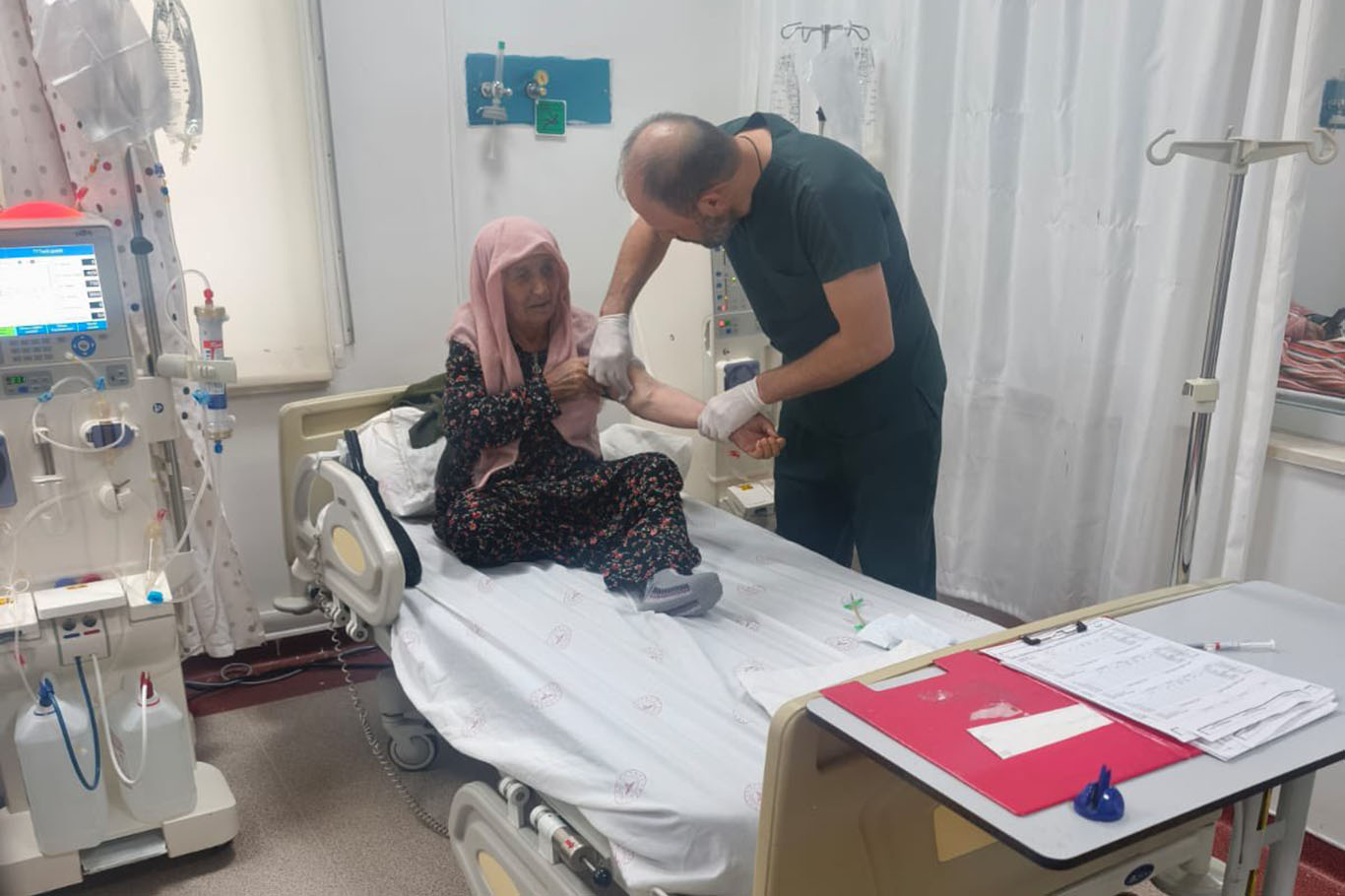 Batman'da mahsur kalan hastalar kurtarıldı