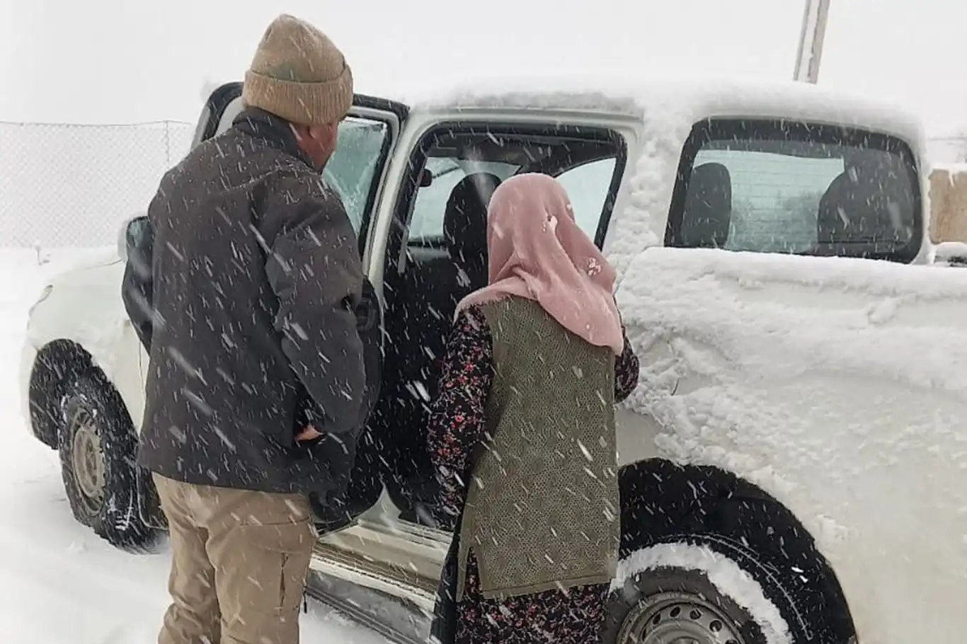 Batman'da mahsur kalan hastalar kurtarıldı