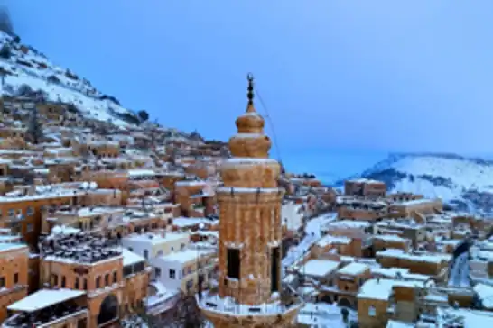 Beyaza bürünen tarihi kent Mardin havadan görüntülendi