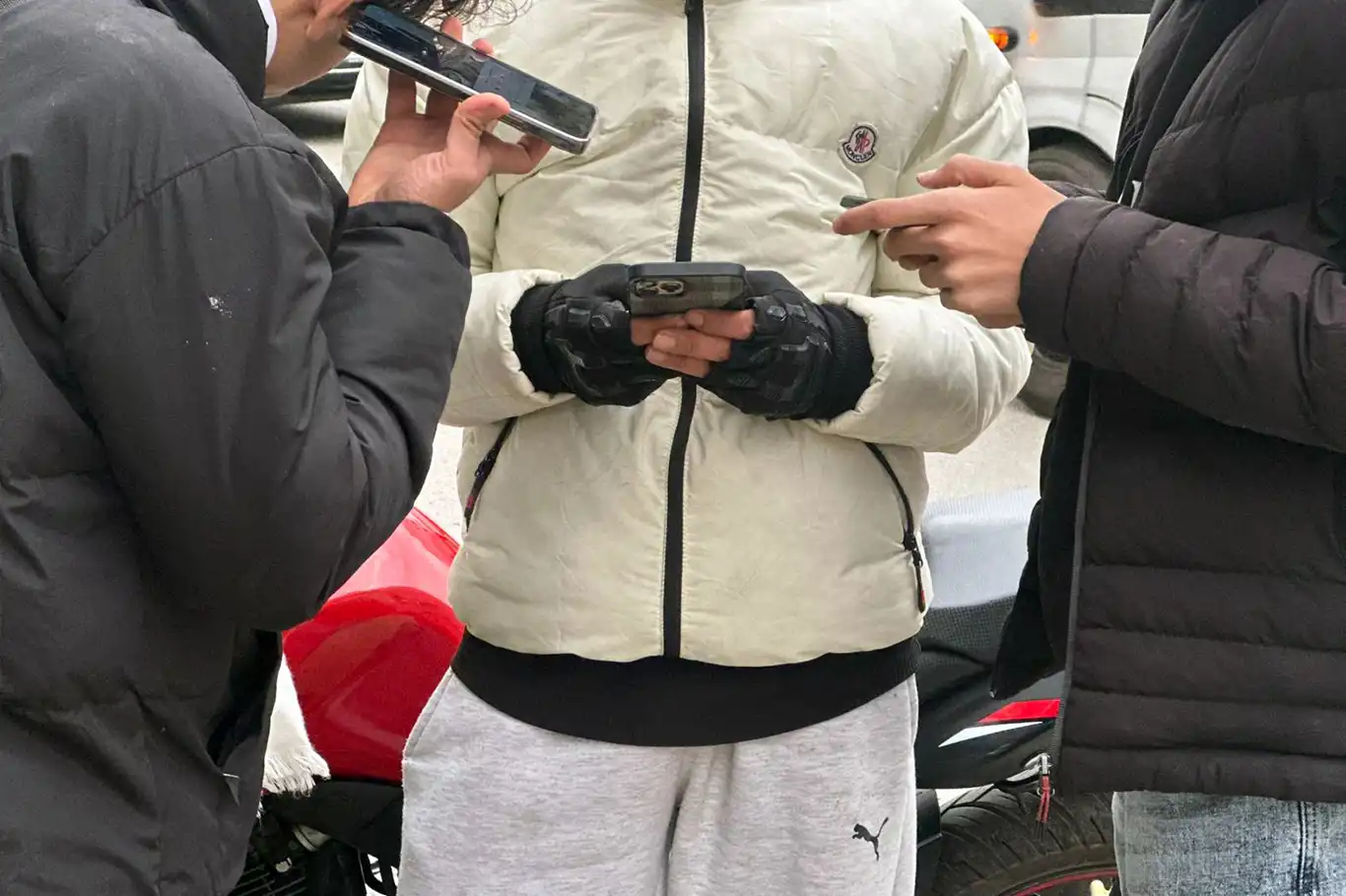 Adana halkından sosyal medyada 18 yaş sınırı çağrısı