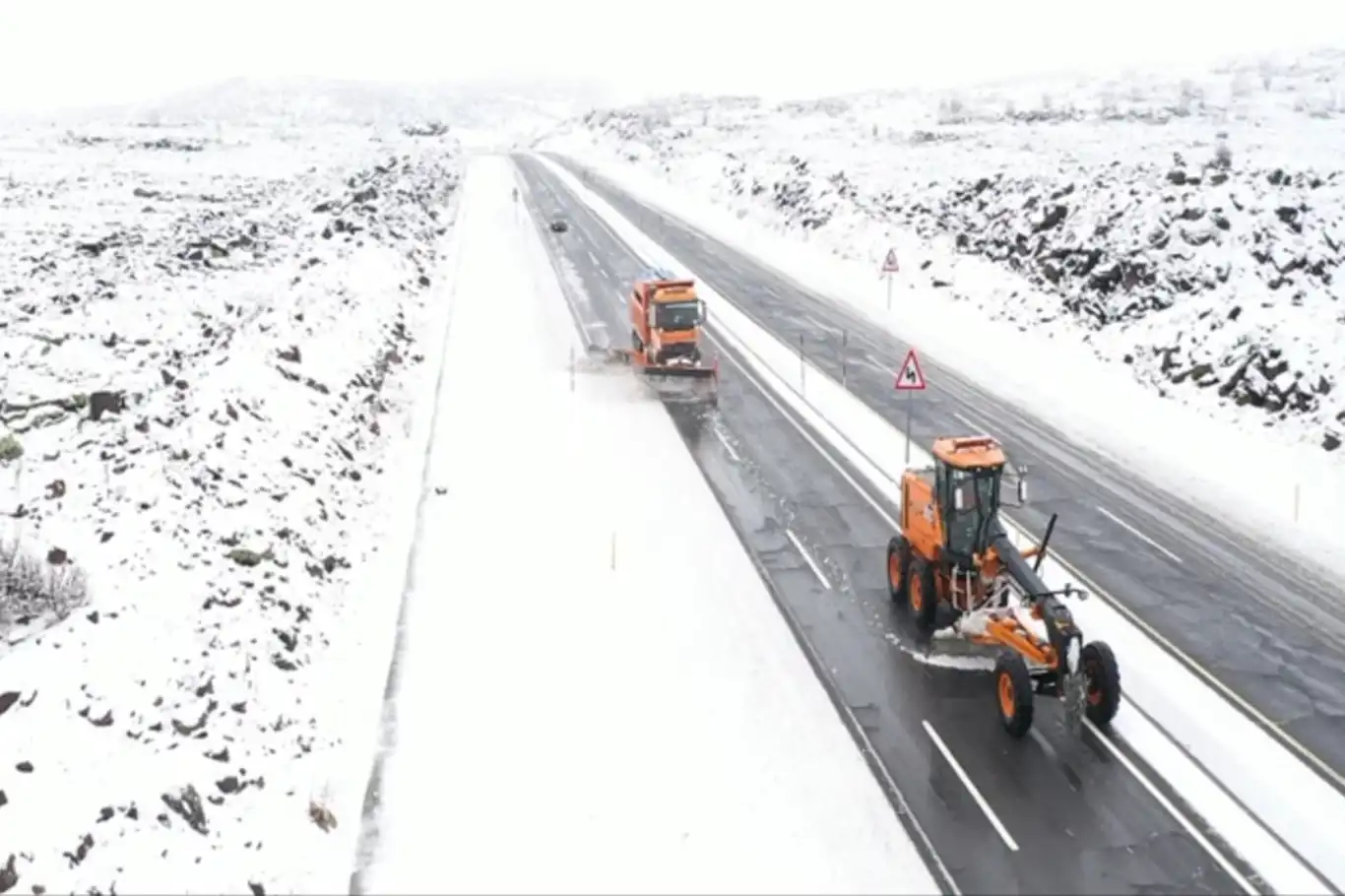 Karayolları, yoğun kar ve buzlanmaya karşı tüm önlemleri aldı