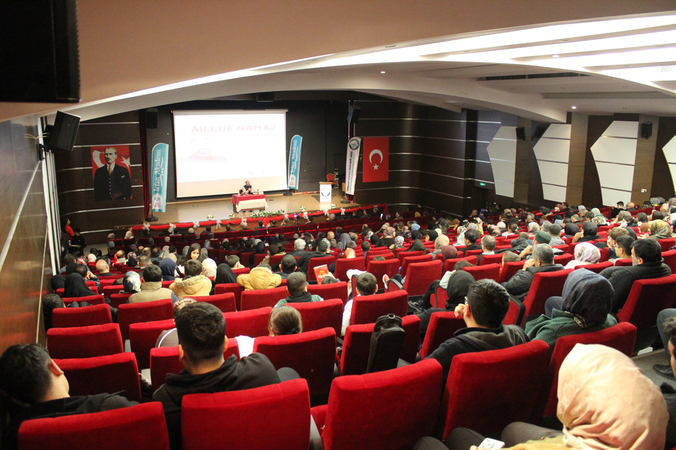 Mersin'de “Ailede Namaz” konulu konferans 