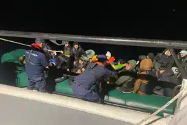 İzmir açıklarında 50 düzensiz göçmen yakalandı