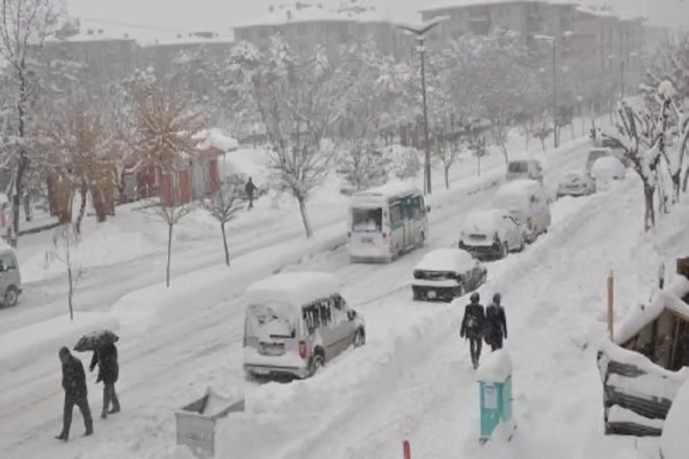 Meteoroloji: 45 ilde kar ve fırtına bekleniyor, sıcaklıklar 10 derece düşecek