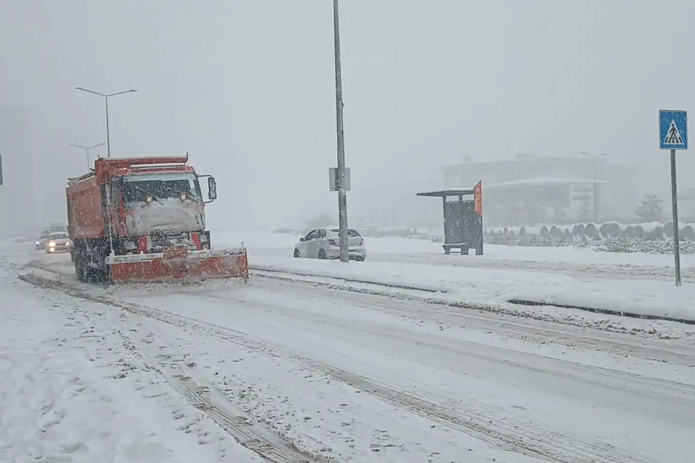 Gaziantep'te gece başlayan kar yağışı devam ediyor