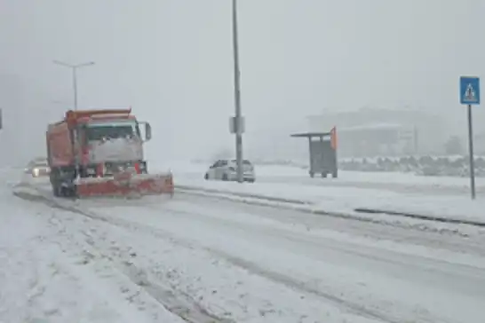 Gaziantep'te gece başlayan kar yağışı devam ediyor