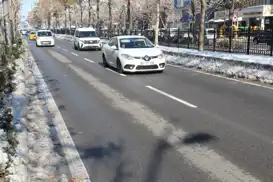 Ulaşım sorunu yaşayan esnaftan yaya geçidi talebi