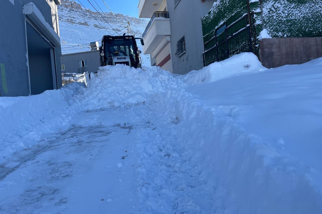 Siirt’te karla mücadele çalışmaları sürüyor