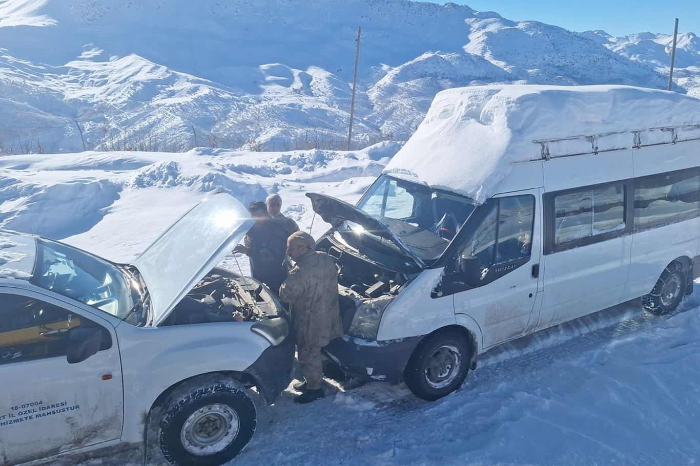 Siirt’te karla mücadele çalışmaları sürüyor