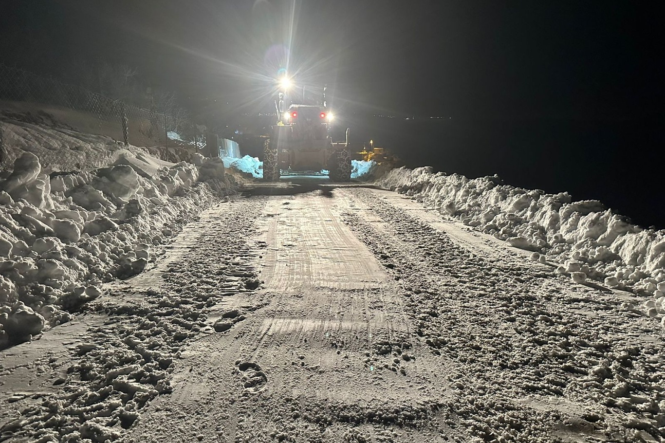 Siirt’te karla mücadele çalışmaları sürüyor