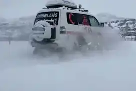 112 kış mücadelesi sürüyor: Paletli ambulanslarla 78 hastaya ulaşıldı