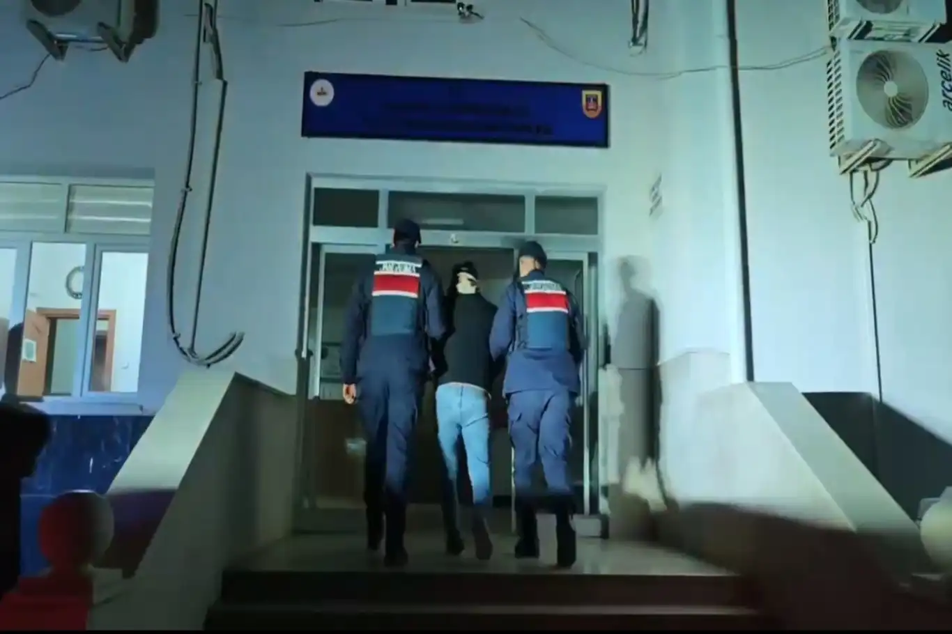 Adana'da 35 yıl hapis cezası bulunan firari yakalandı