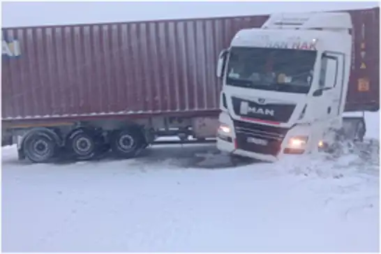 TAG Otoyolu’nda ağır taşıt kazası ulaşımı aksattı