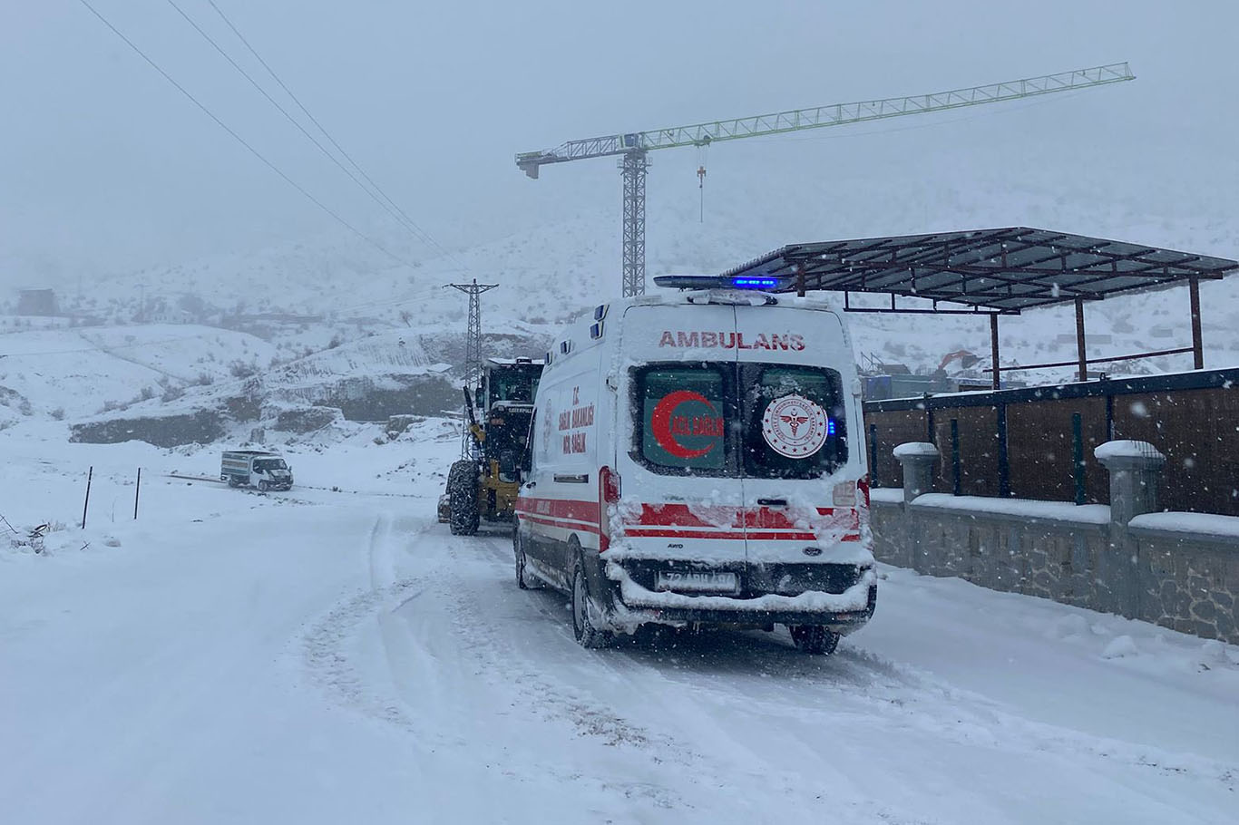 Batman'da kar engeli aşıldı, ekipler hayat kurtardı