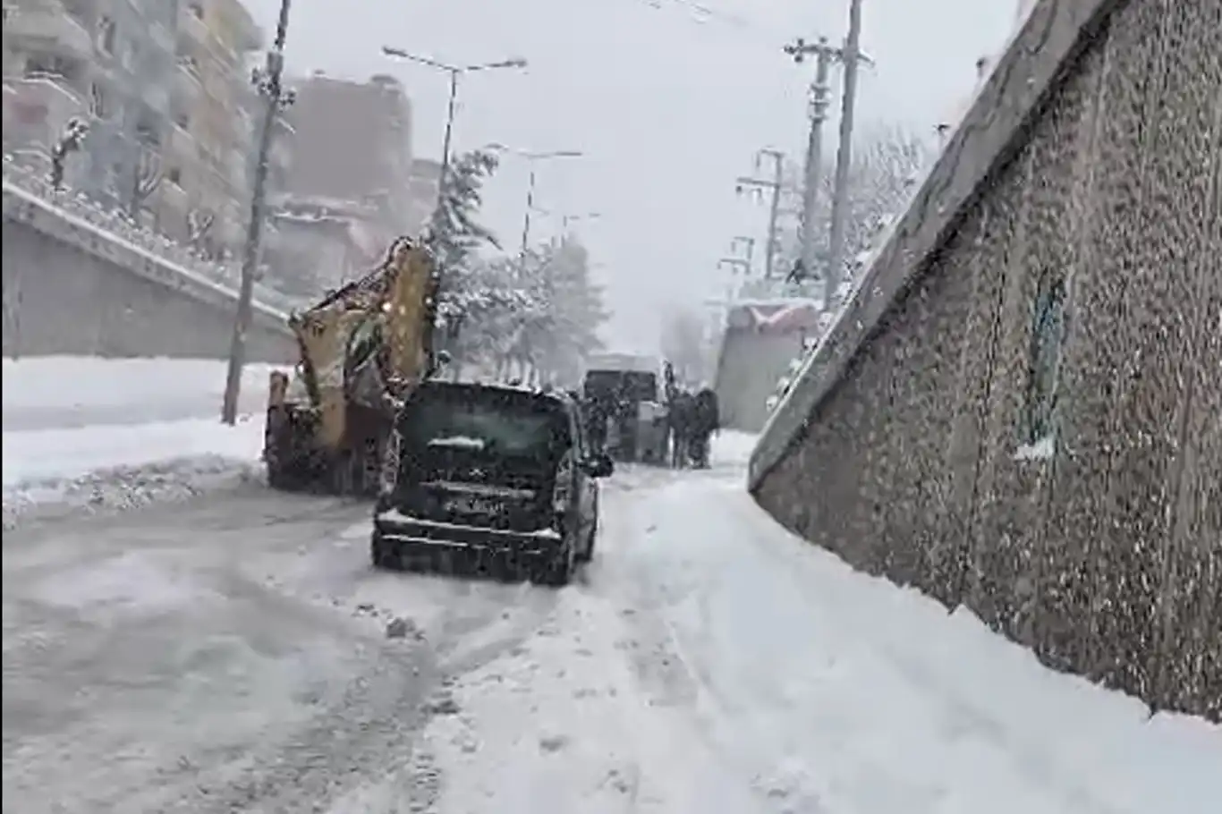 Bu görüntülerin ardından ofis alt geçidi ulaşıma kapandı