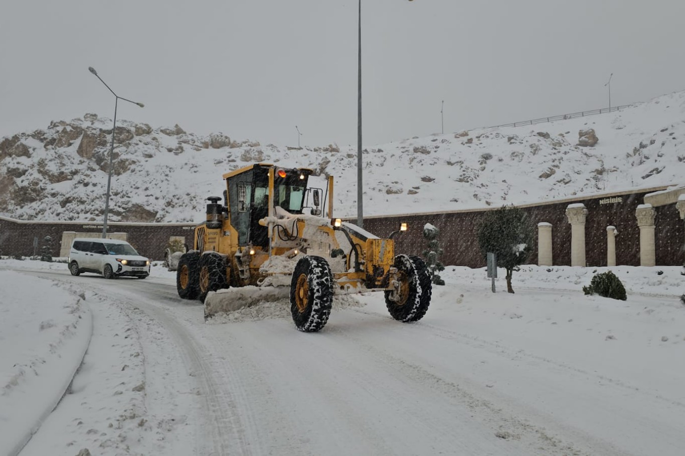 Mardin’de 140 yerleşim yerinin yolu ulaşıma kapandı