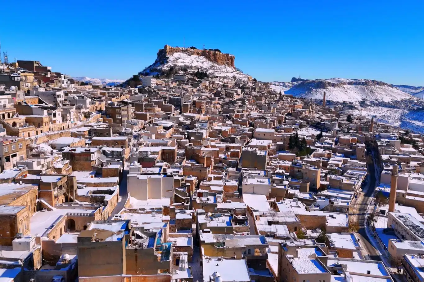 Mardin’de 140 yerleşim yerinin yolu ulaşıma kapandı