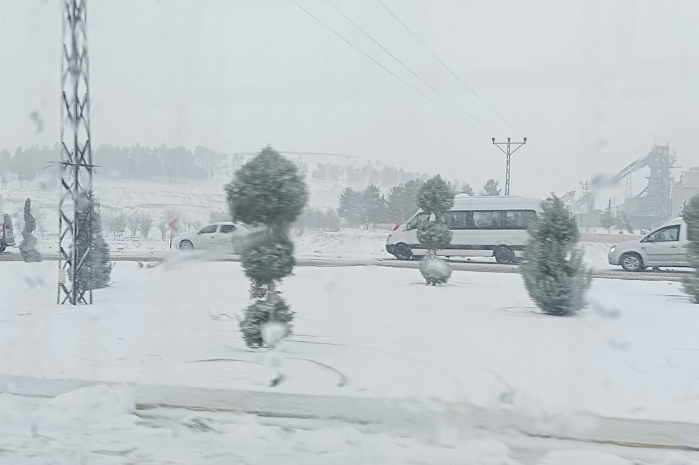 Mardin’de 140 yerleşim yerinin yolu ulaşıma kapandı