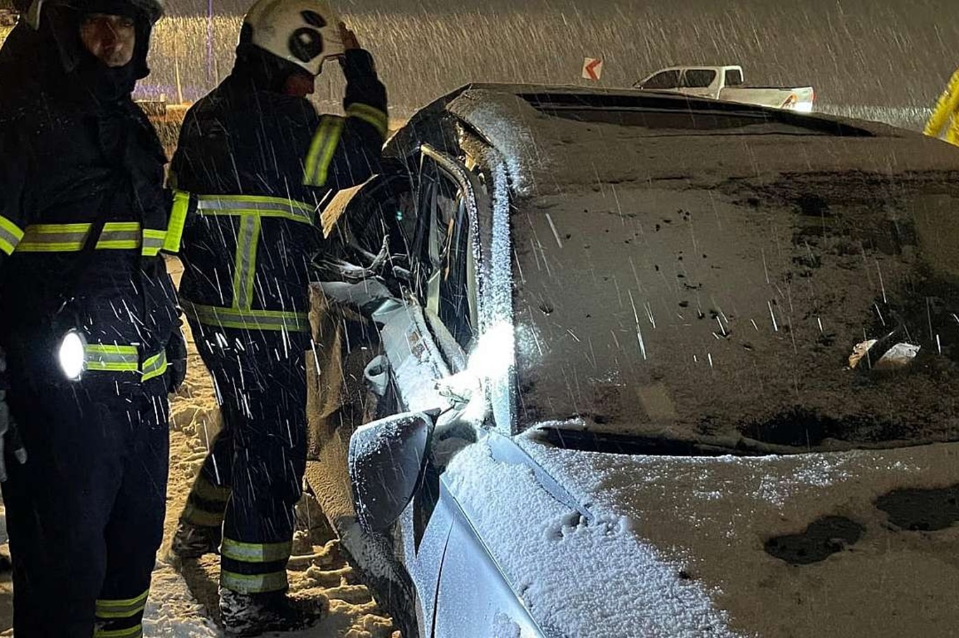 Siirt’te otomobil kepçeyle çarpıştı: 1 ölü, 4 yaralı
