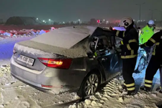 Siirt’te otomobil kepçeyle çarpıştı: 1 ölü, 4 yaralı