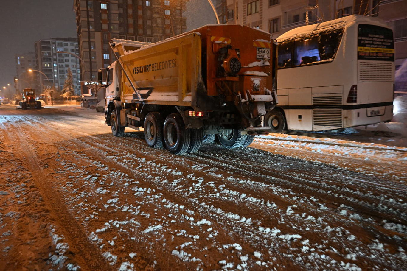 Belediye Başkanı Geçit, karla mücadele çalışmalarını yerinde inceledi