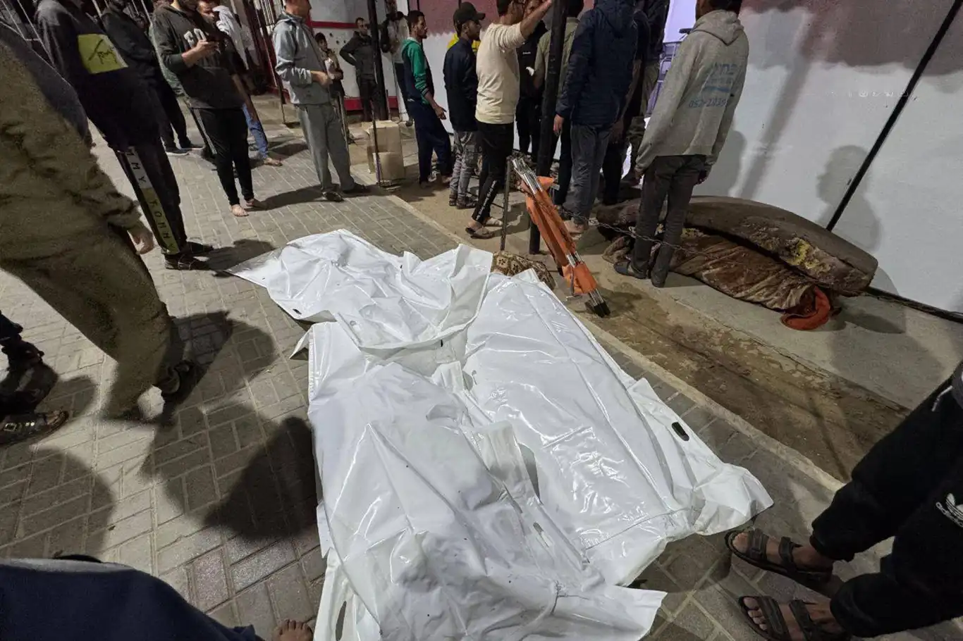 HAMAS: Han Yunus'taki çadır katliamı savaş suçu, garantörler derhal harekete geçmeli