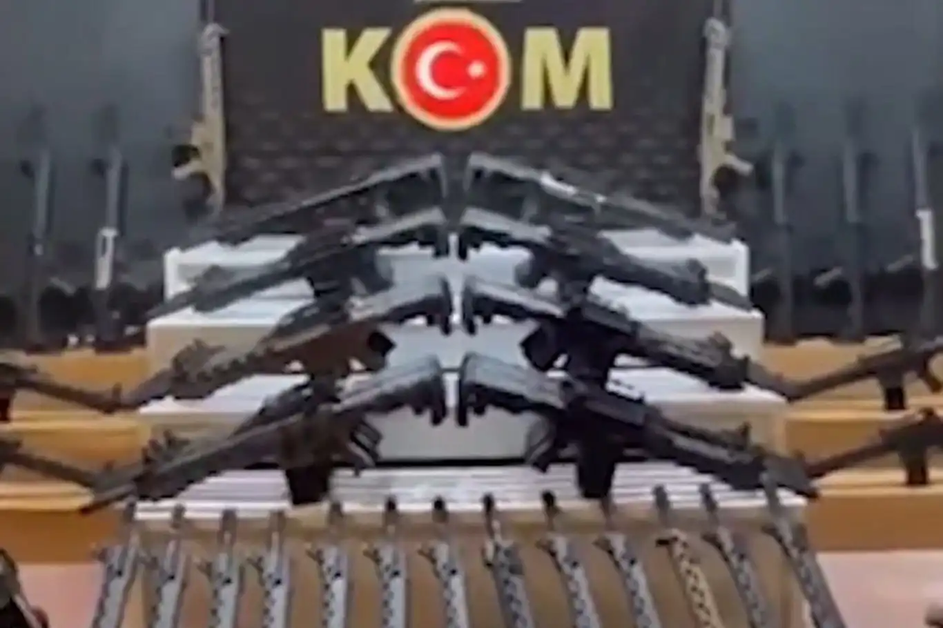 Bursa’da ruhsatsız silah operasyonu: 118 tüfek ele geçirildi