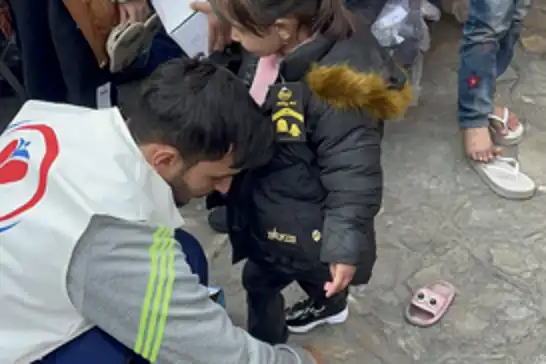 Yetimler Vakfı Afganistan'daki ihtiyaç sahibi çocuklara kışlık yardım ulaştırdı