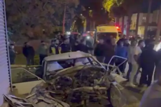 Adana'da çocukların kullandığı otomobil kaza yaptı: 1 ölü, 1 ağır yaralı