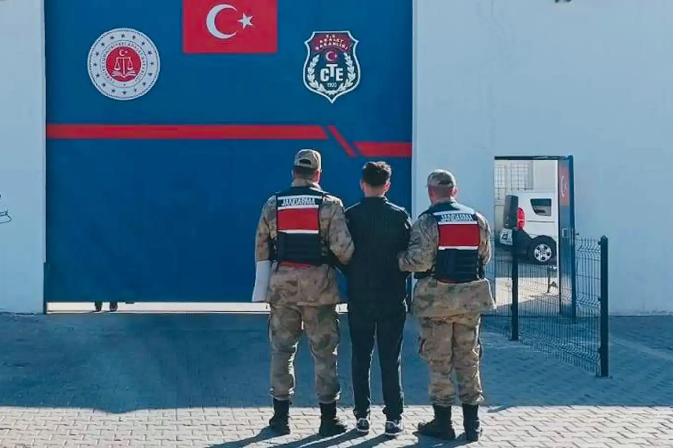 Nitelikli dolandırıcılıktan 35 yıl hapis cezası bulunan firari Batman'da yakalandı