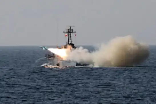 İran'dan ABD savaş gemilerine uyarı