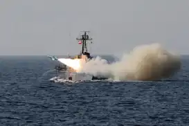 إيران توجه تحذيراً لسفن البحرية الأمريكية