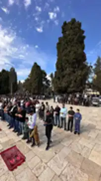 60 ألف مصلّ يؤدون صلاة الجمعة في رحاب المسجد الأقصى