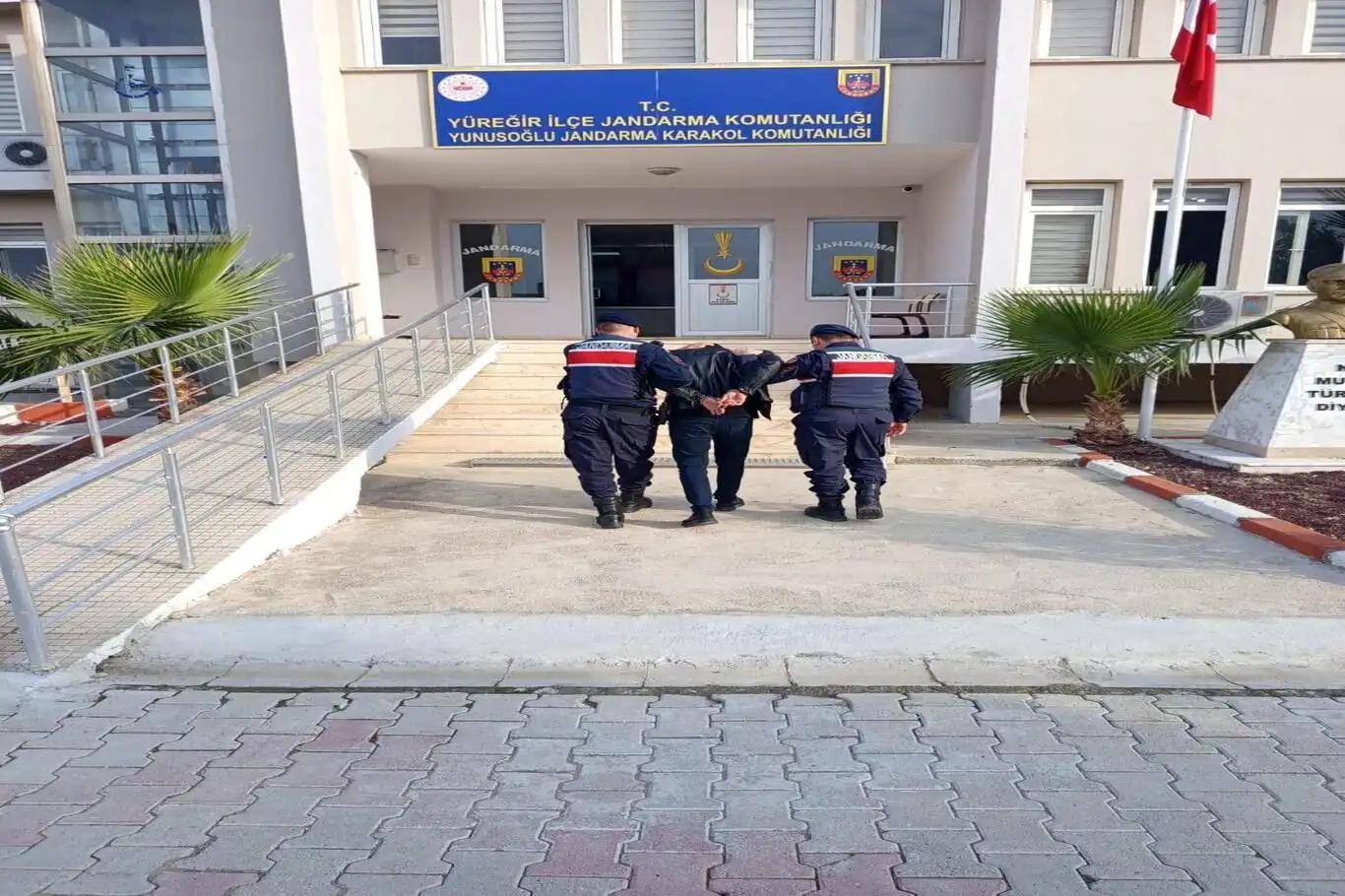 Adana'da 16 yıl hapis cezası bulunan firari yakalandı