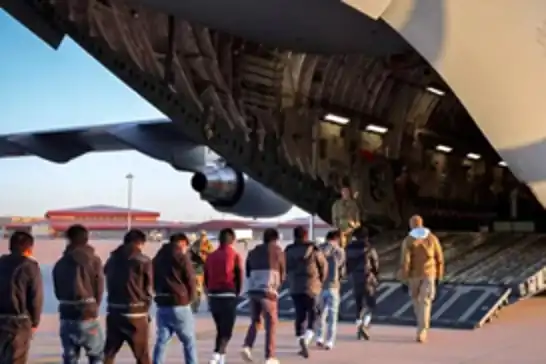 هبوط طائرة أميركية في كراكاس تقل مهاجرين فنزويليين