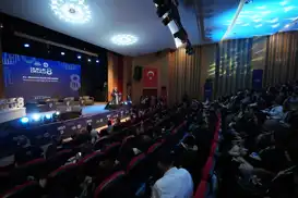 Bine yakın hukuk öğrencisi "Hukuk Okulu" programında buluştu